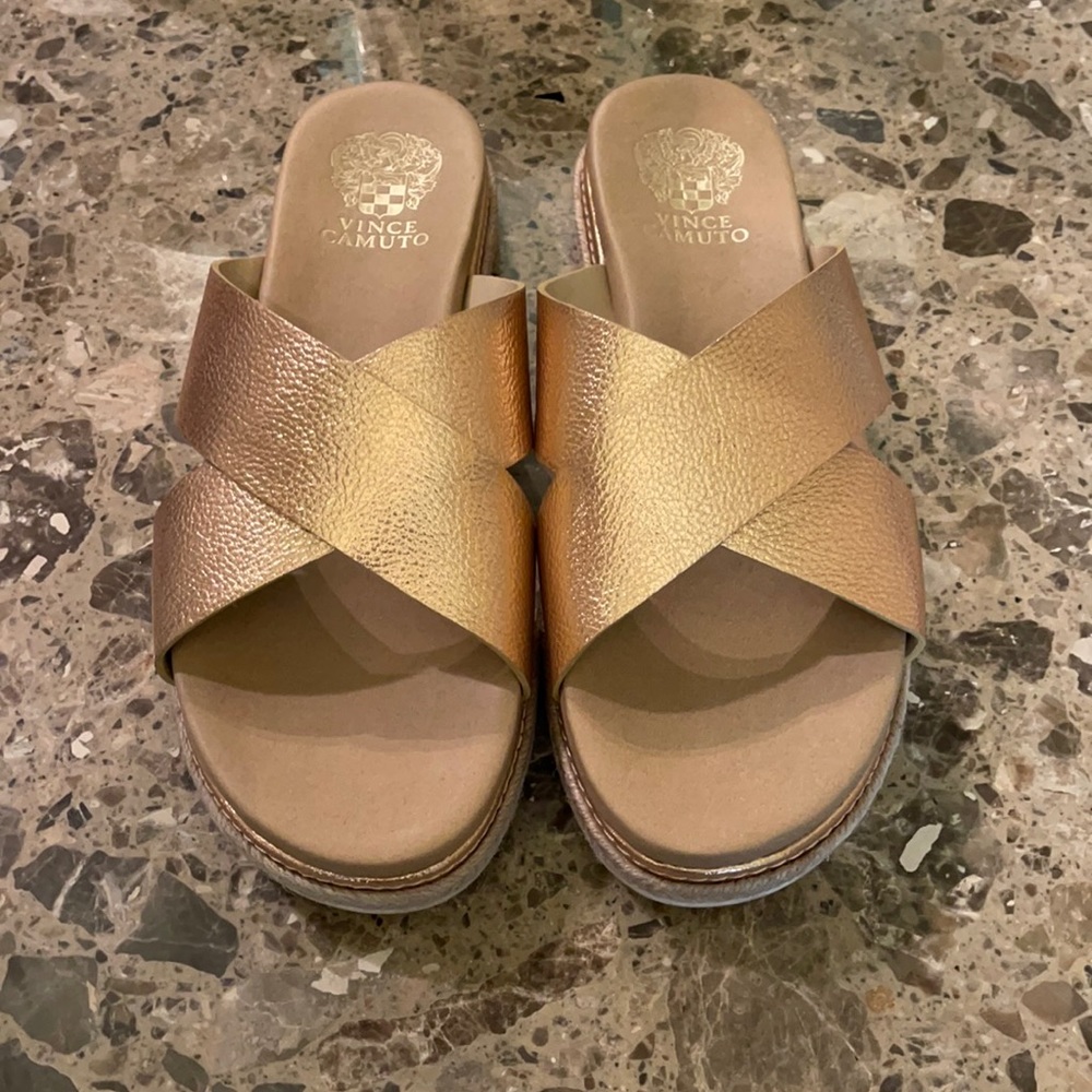 Vince Camuto Rickert in Warm Gold